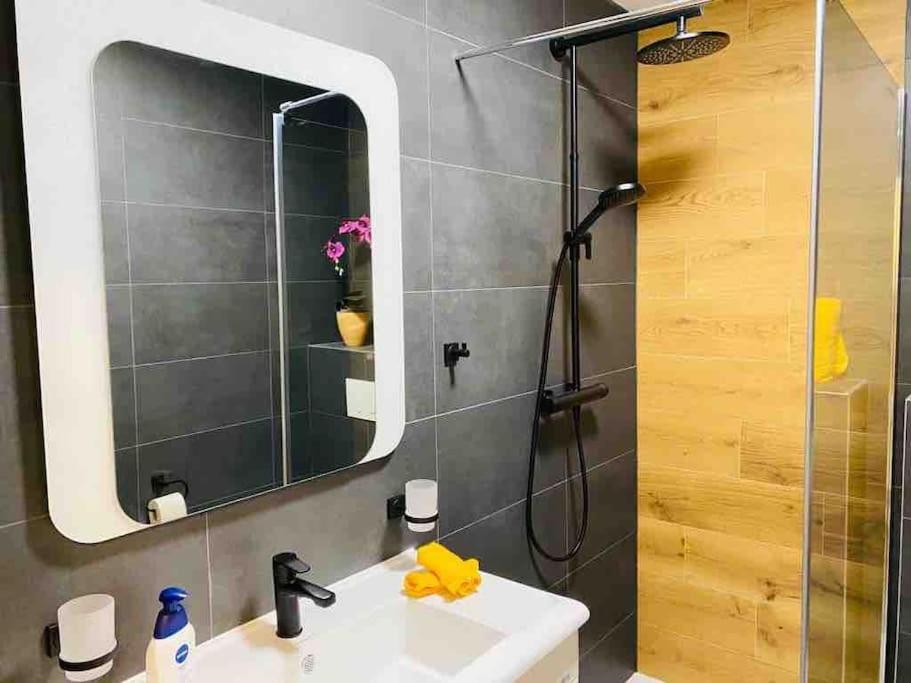 Clabina - Lumineux Et Calme Apartmán Leukerbad